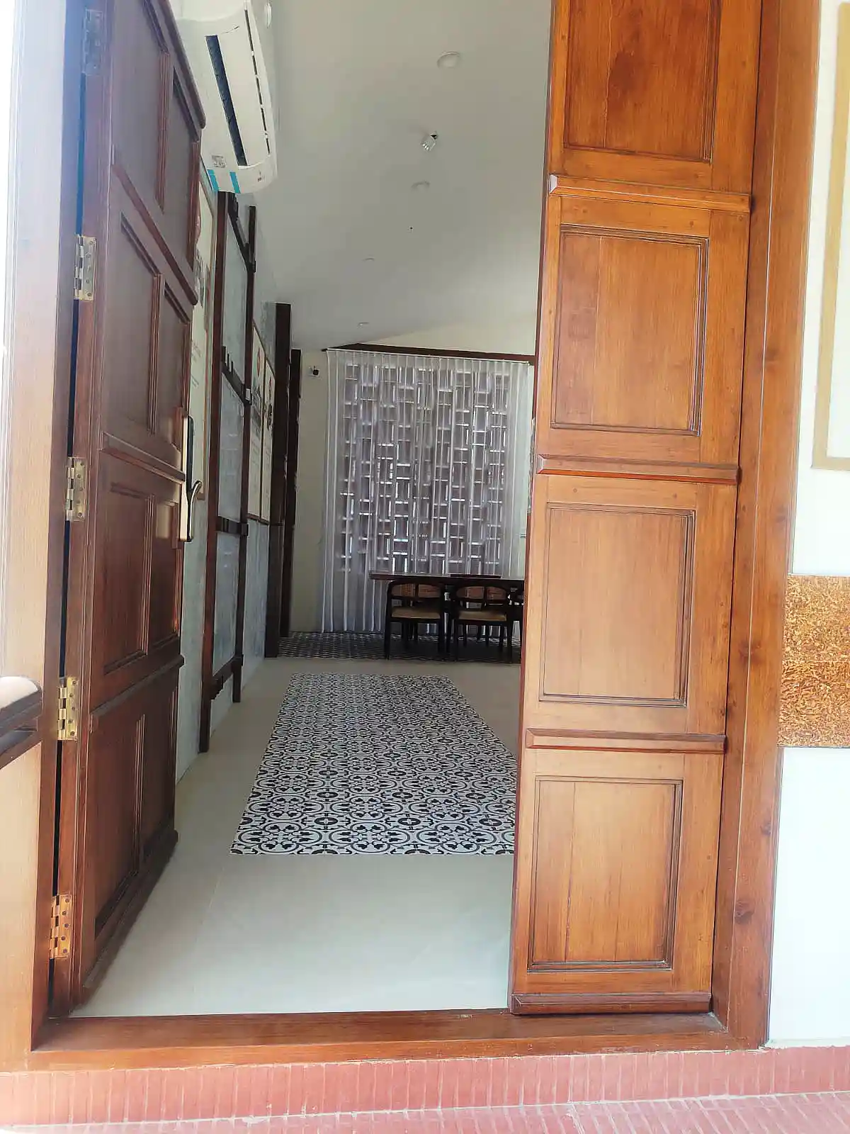 Double Height Stairway & Foyer